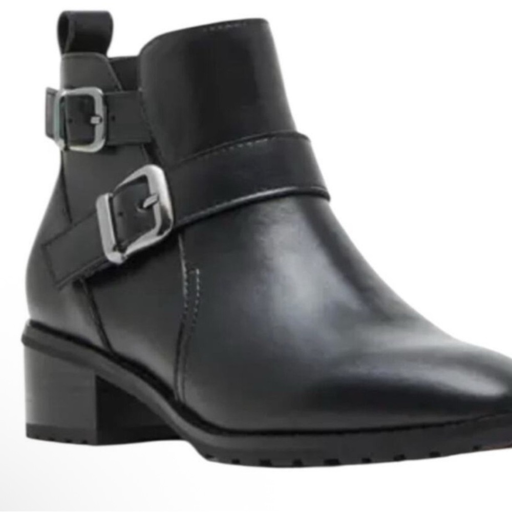 NWT Blondo Shantel waterproof black leather boots with buckles. Size 6